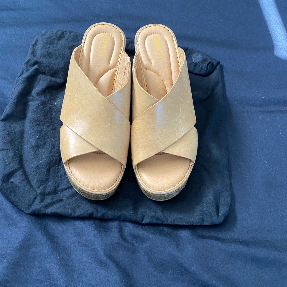 Born platform Tan Women's Slip-On Sandals
